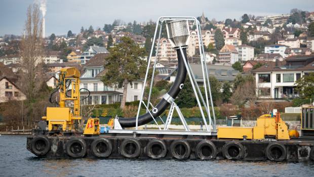 Des tuyaux Agru pour puiser les calories du lac Léman