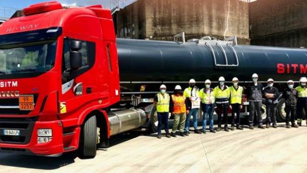 Shell livre certains bitumes avec des camions GNL