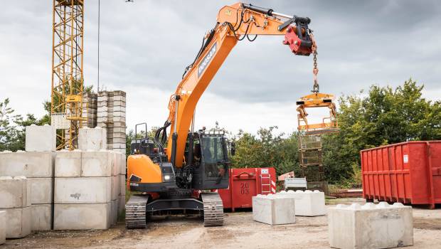 Doosan lance trois nouvelles pelles de 20t  en Phase V