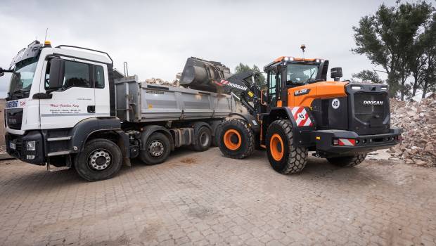 Doosan complète sa gamme de chargeuses