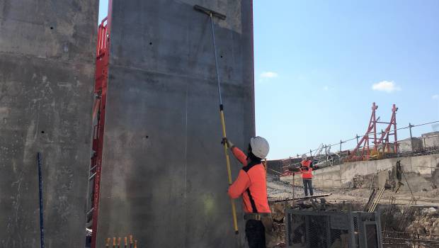 Leborgne propose un nouveau huileur de banches à manche télescopique