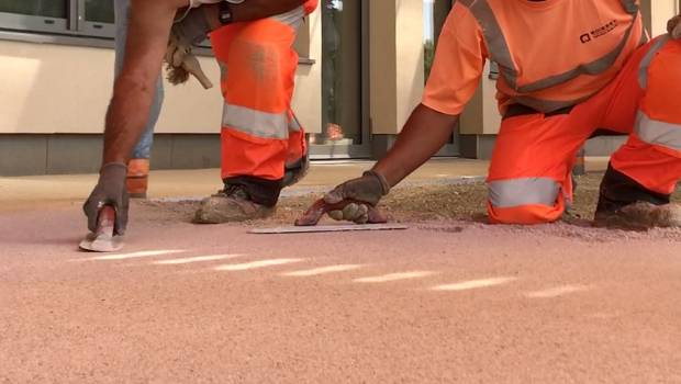 Revêtement drainant dans les cours d'école