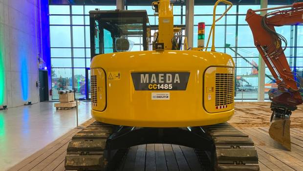 Maeda lance sa première grue sur chenilles électrique