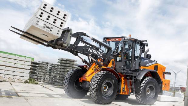Hitachi lance la chargeuse sur pneus ZX1806-7