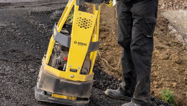 Nouvelle plaque unidirectionnelle Bomag