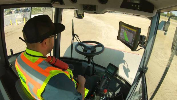 Premier système de commande de direction horizontale pour compacteurs