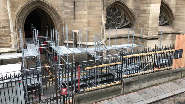 60 tonnes d’échafaudages pour la restauration de la Sainte-Chapelle à Paris