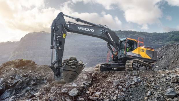 Volvo CE affine sa gamme de pelles lourdes