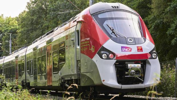 SNCF Voyageurs et Alstom présentent le premier train hybride français