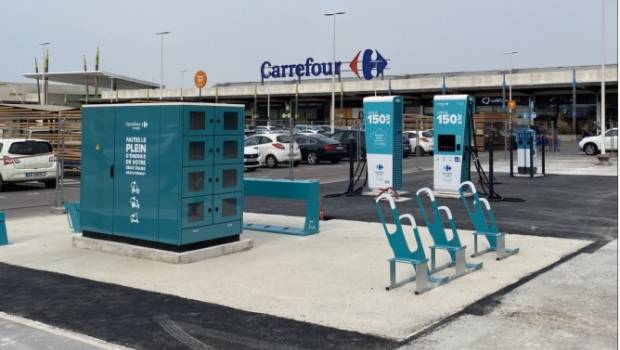 Des bornes de recharge électrique chez Carrefour