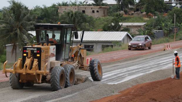Vinci Construction rénove un tronçon de la route Côtière en Côte d’Ivoire