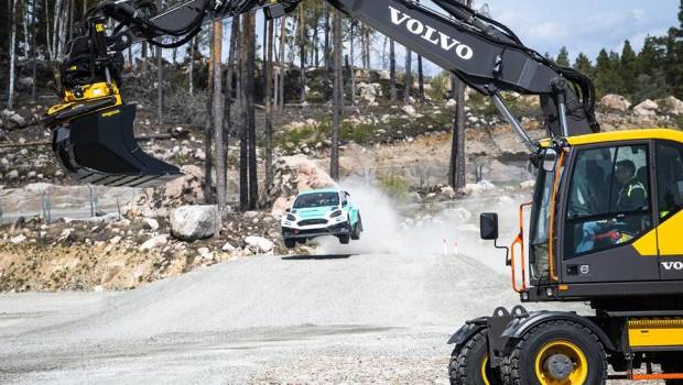 Rallye cross : Volvo CE en piste