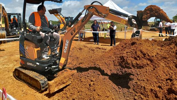 Case à l’heure pour sa tournée européenne