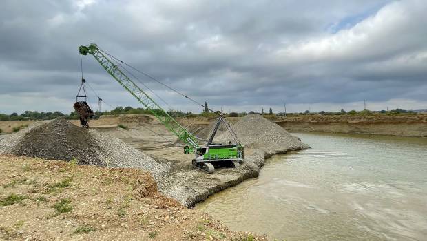 Une dragline de 100T pour Denjean Granulats