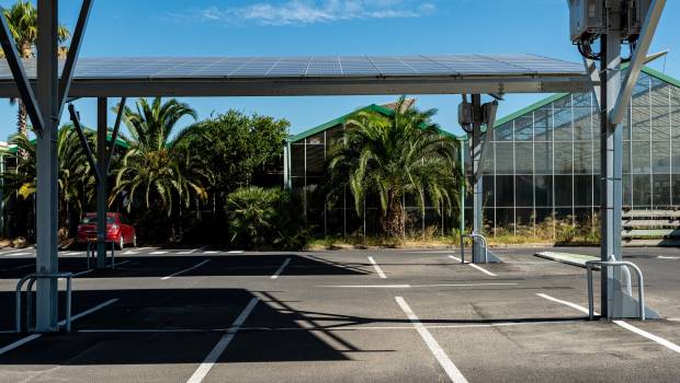 Eiffage a le vent en poupe, et la tête au soleil