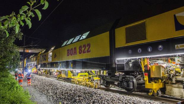 LGV Nord : le BOA 822 avale les rails