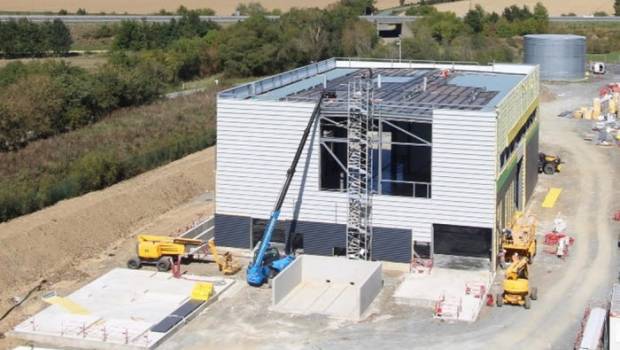 Un site de recyclage de laine de verre à base de béton 0% clinker