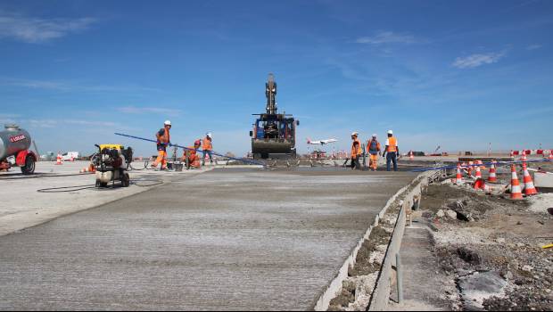 1ère mondiale : des taxiways en chaussée composite enrobé-béton