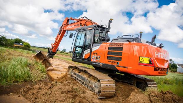 La première Zaxis-7 équipée en Leica Geosystems d'usine arrive en France