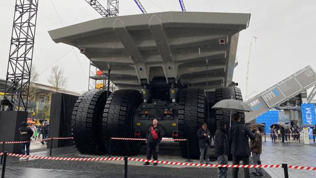 Un tombereau rigide Liebherr en Trolley sur Bauma