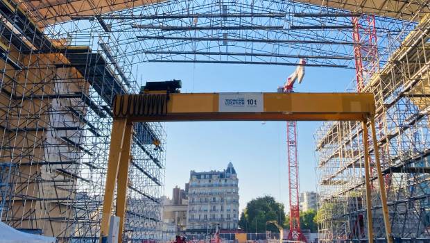 Des échafaudages suspendus pour la station Eole RER E