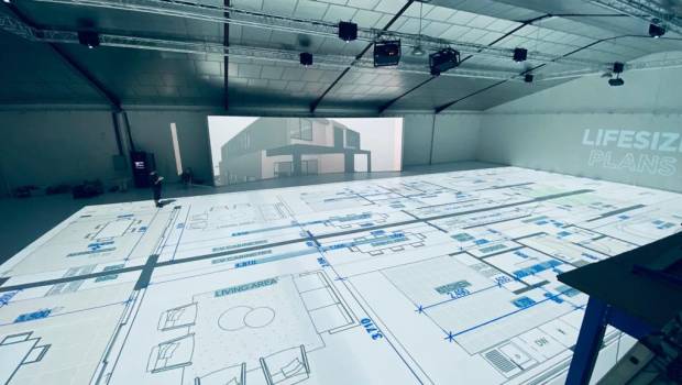 Un premier showroom en France de visite de plans d'architecte à échelle réelle