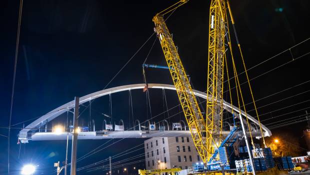 Une Tadano CC 38.650-1 pour un pont de 250 tonnes