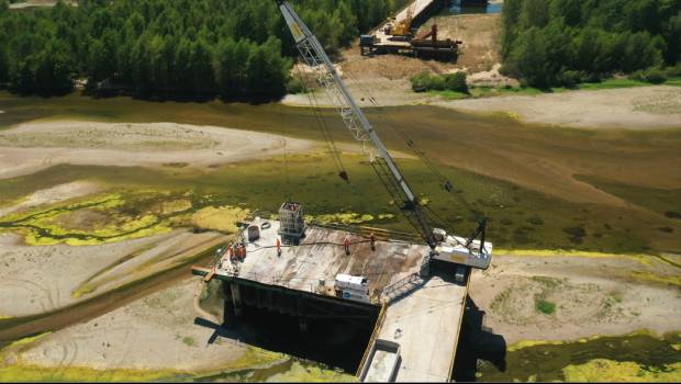 Franchissement de la Loire : la charpente du pont en cours de fabrication chez Baudin Châteauneuf