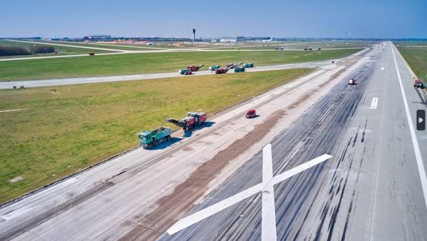 15 fraiseuses à froid en piste à l'aéroport de Leipzig/Halle