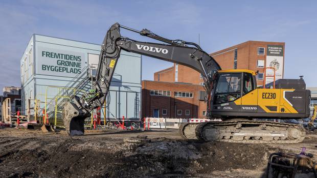 La Volvo EC230 Electric fait ses débuts au Danemark