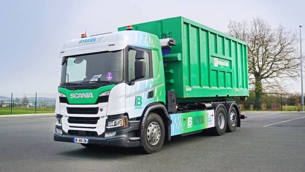 Le Groupe Brangeon réceptionne le 1er camion hybride rechargeable équipé d'un bras de levage