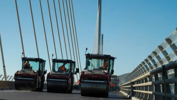 Dynapac emprunte le viaduc de Millau