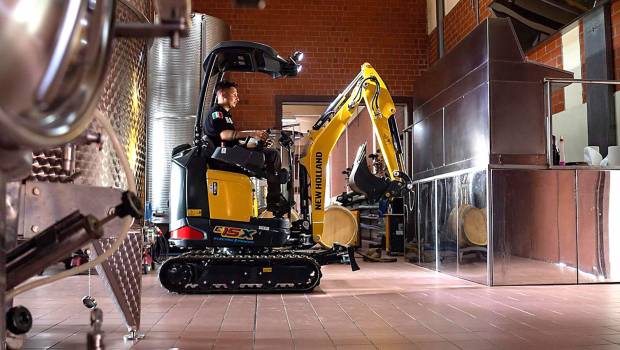 New Holland a aussi sa mini-pelle électrique