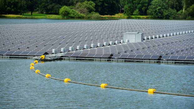 Deux projets photovoltaïques flottants sur d’anciennes carrières de BayWa r.e. en France