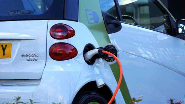 Un accord trouvé sur les stations de recharge et de ravitaillement en carburants alternatifs