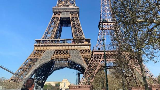 La Tour Eiffel voit double !