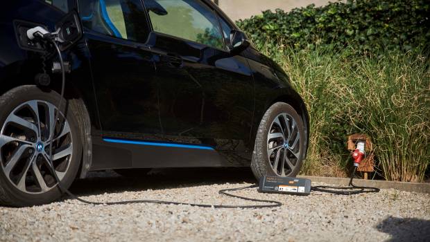 Recharge électrique : quelles alternatives à ces super chargeurs qui peuvent endommager les batteries ?