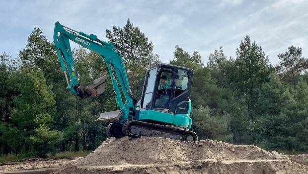 Les mini-pelles Kobelco en vedette à SaMoter