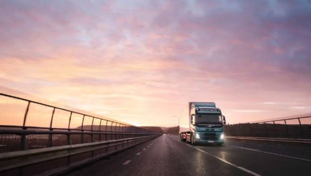 Holcim passe une commande record de 1 000 camions Volvo électriques