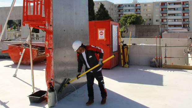 Leborgne : un huileur diffuseur à banches qui permet de supprimer la pulvérisation  d'huile sur les banches de coffrage - Construction Cayola