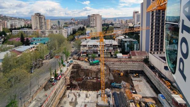 Géorgie : les premières grues Potain MCT 275 en Géorgie bâtissent le Central Park Towers