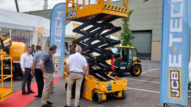 JDL : JCB, survolté