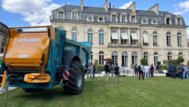 Un épandeur Rolland s'expose à l'Elysée