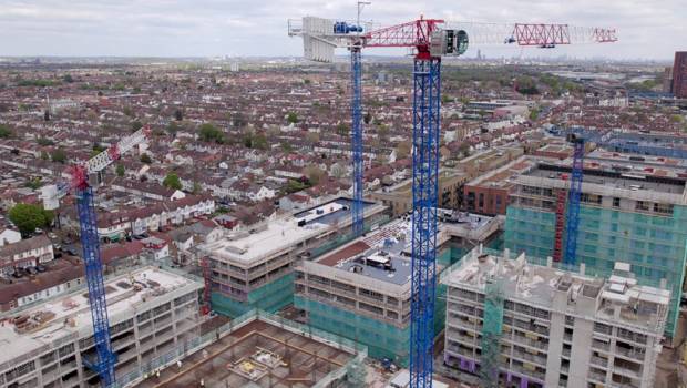 4 grues Raimondi s'affairent à Londres