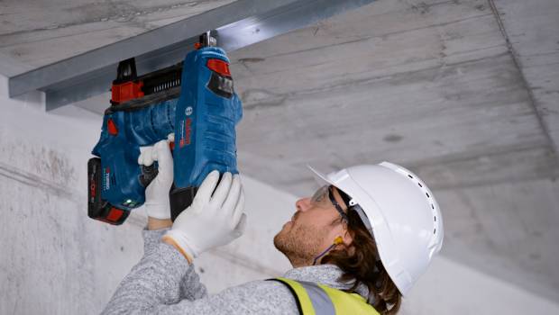 Bosch lance le premier cloueur à béton sans-fil doté de la technologie Biturbo