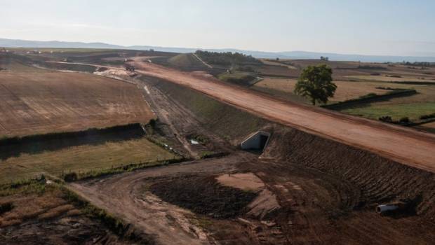 La RN102 dévie de sa route sur ses propres remblais