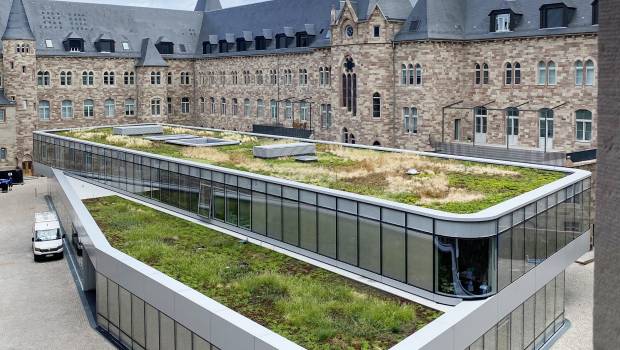 Strasbourg : végétalisation des toits terrasses du nouveau bâtiment de l’Hôtel des Postes