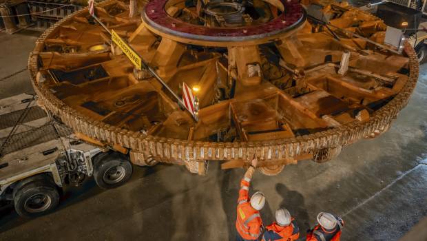 Le tunnelier Céline prend à nouveau la ligne 18