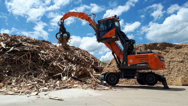 Deux nouvelles pelles de manutention chez Develon