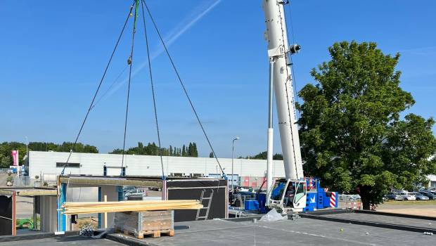 Aux Pays-Bas, VDL De Meeuw déploie sa 1ère grue Grove